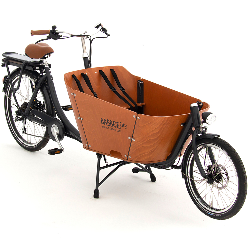 babboe city elektrische bakfiets schuin van voren gefotografeerd