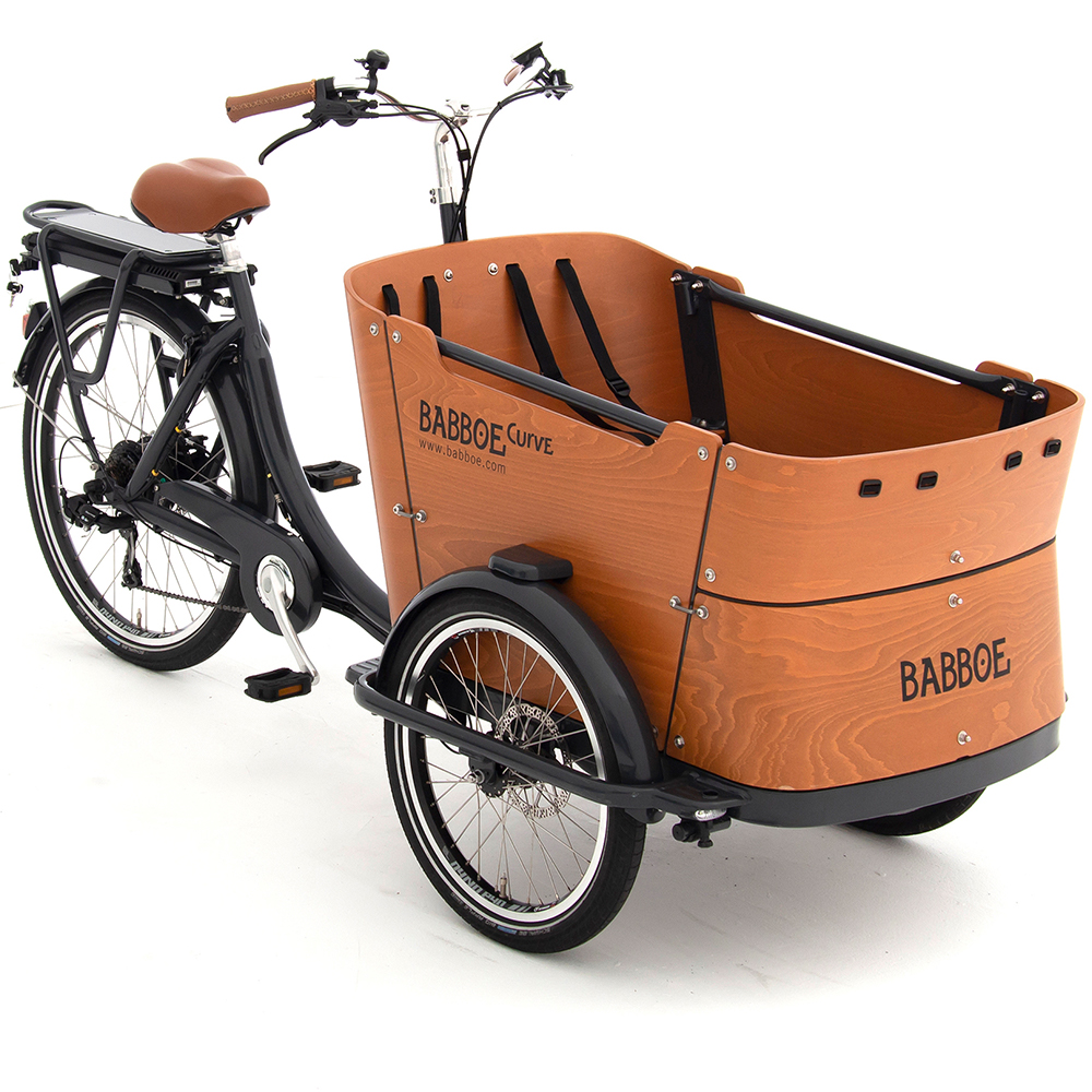 babboe curve elektrische bakfiets schuin van voren gefotografeerd