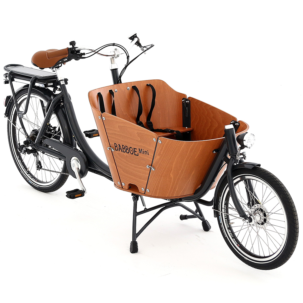 babboe mini elektrische bakfiets schuin van voren gefotografeerd